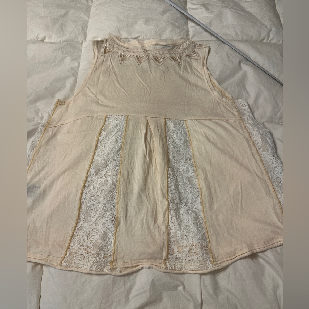 Vici Cream Lace Vienna Top - NWOT - Size S (oversized) - Picture 5 of 11